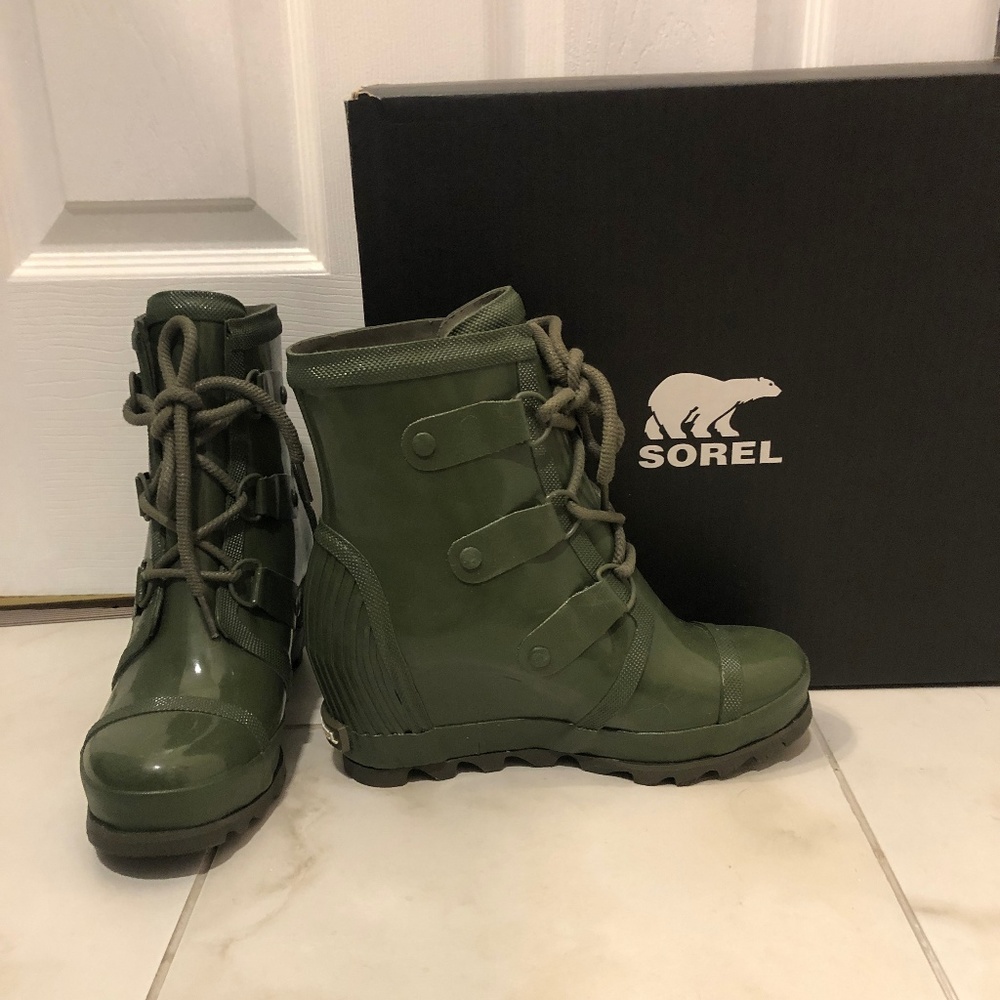 Sorel Joan Rain Wedge Gloss Sz 7.5